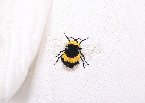 Набор для вышивания нитками Klart, Шмель, 9х6,5 см