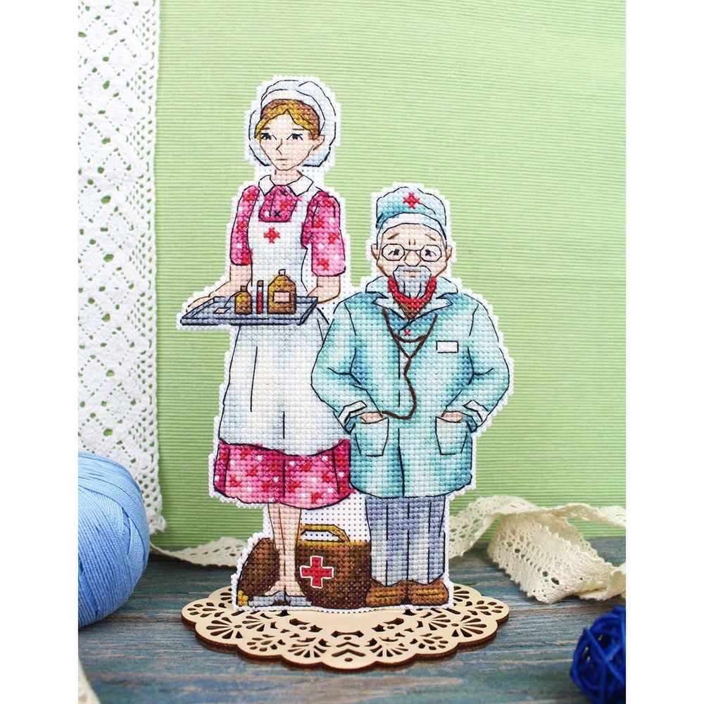 Набор для вышивания нитками МП Студия, на пластиковой канве Врачи 19х12см