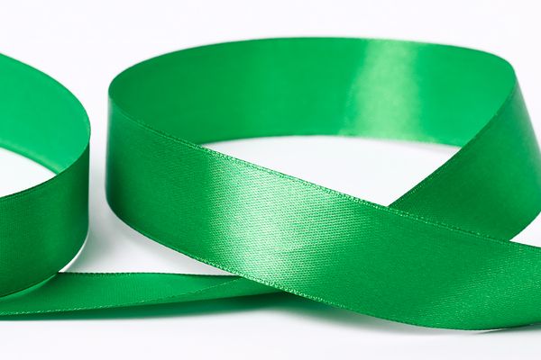 Лента атласная 1-сторонняя 25.0 мм / 33±2 метра, №090 ярко-зеленый, в термоплёнке, Gamma