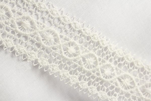 Кружево гипюр (плетёное) 30 мм / 10 м, кремовый, Gamma GGM-3002