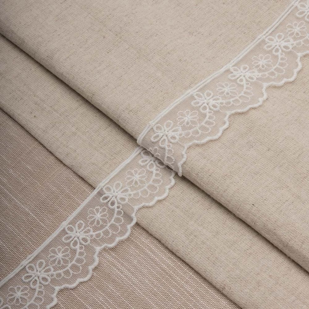 Кружево на сетке 30 мм / 13.7 метров, белый, 3AR1247