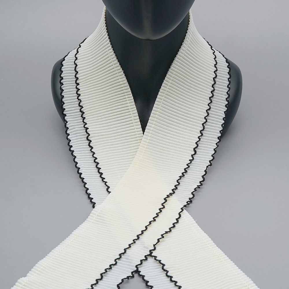 Кружево плиссированное 80 мм, / 45.72 метра, складка плиссе, двухслойное, цв. молочный с черным краем