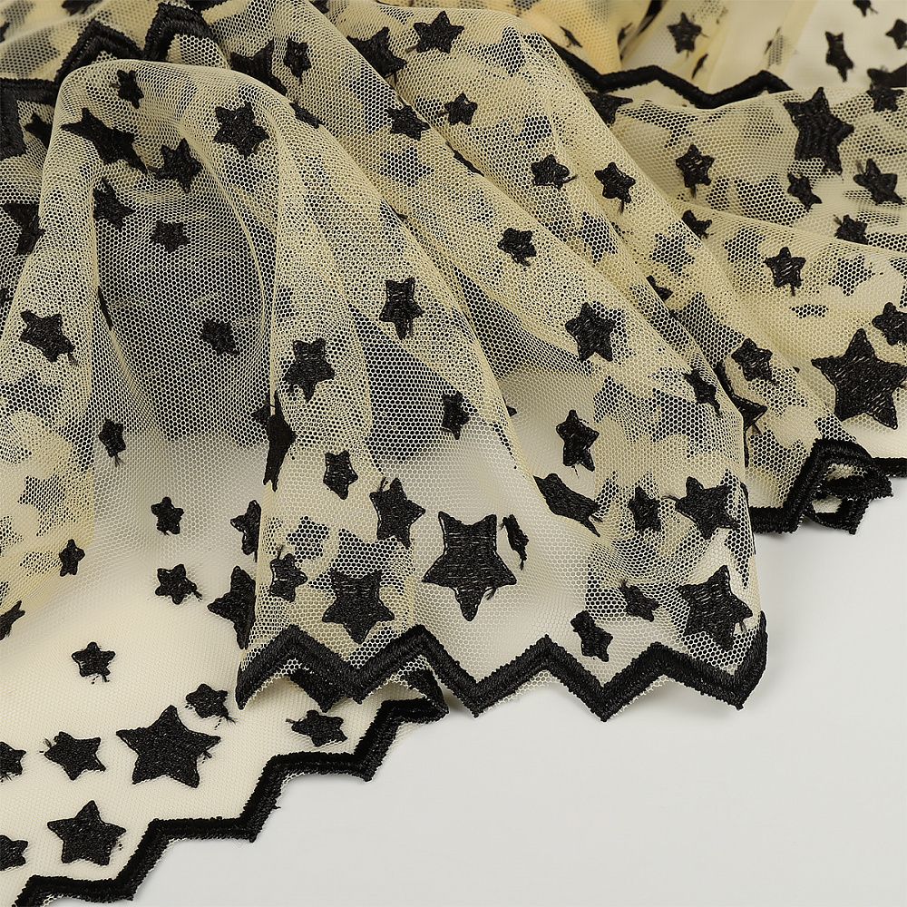 Кружево на сетке (вышитое) диз.OG35 215мм цв.белый с черными звездами уп.13м, Kruzhevo