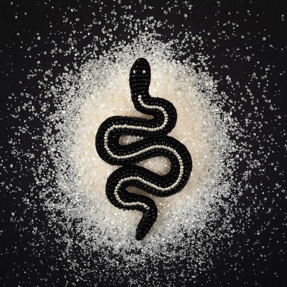 Набор для вышивания Klart 10-521, Брошь. черная змея, 4х7.5 см