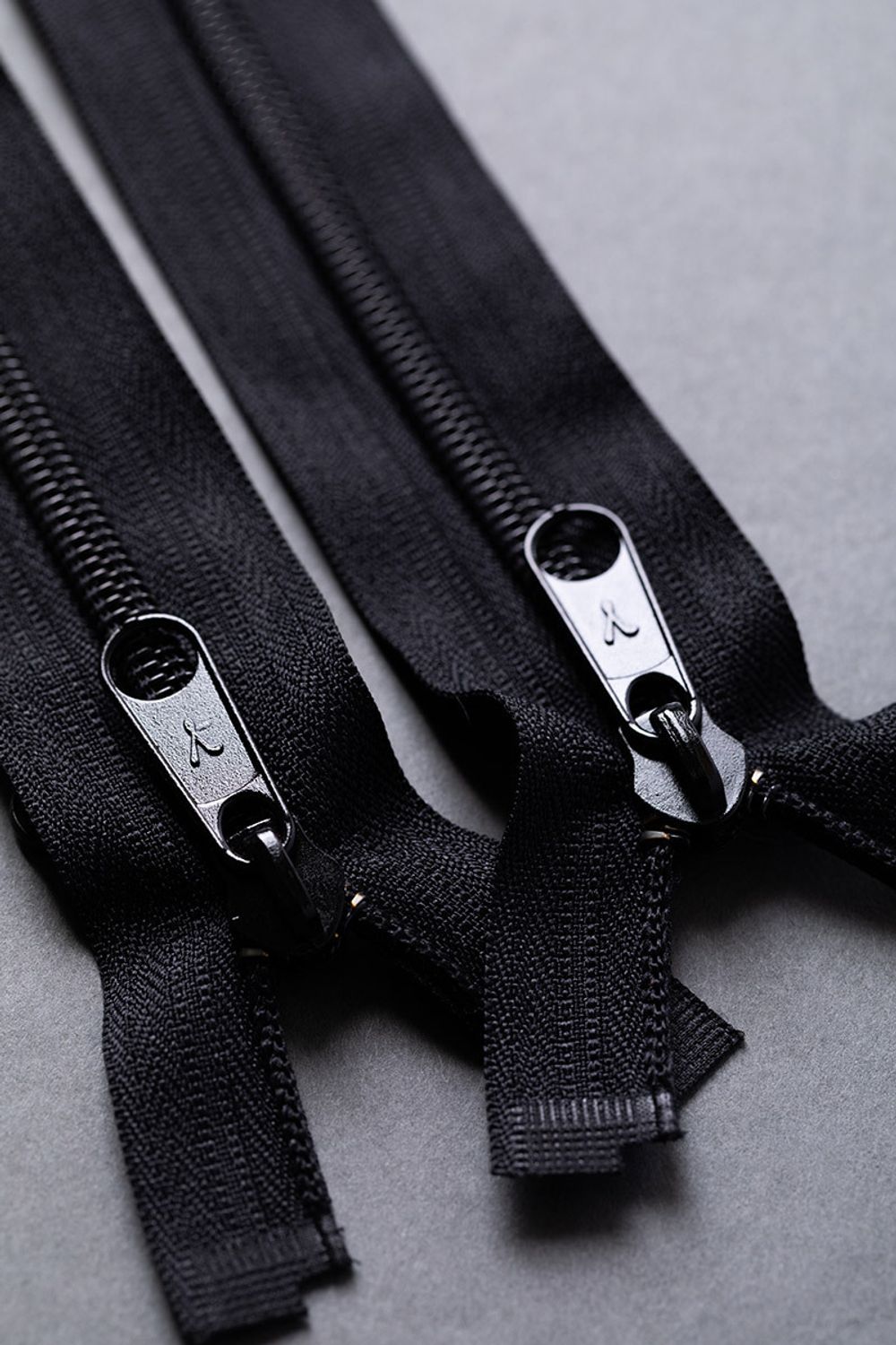 Молния спираль (витая) Т5 (5 мм) 1 зам., разъем., 140 см, 2-язычковая, 002 черный, G105 Gamma, 10 шт