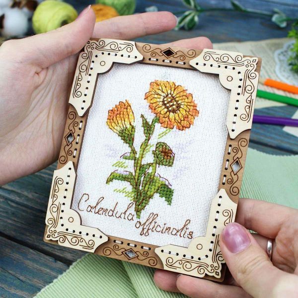 Набор для вышивания нитками МП Студия, на деревянной основе Миниатюра. Календула 13х11см