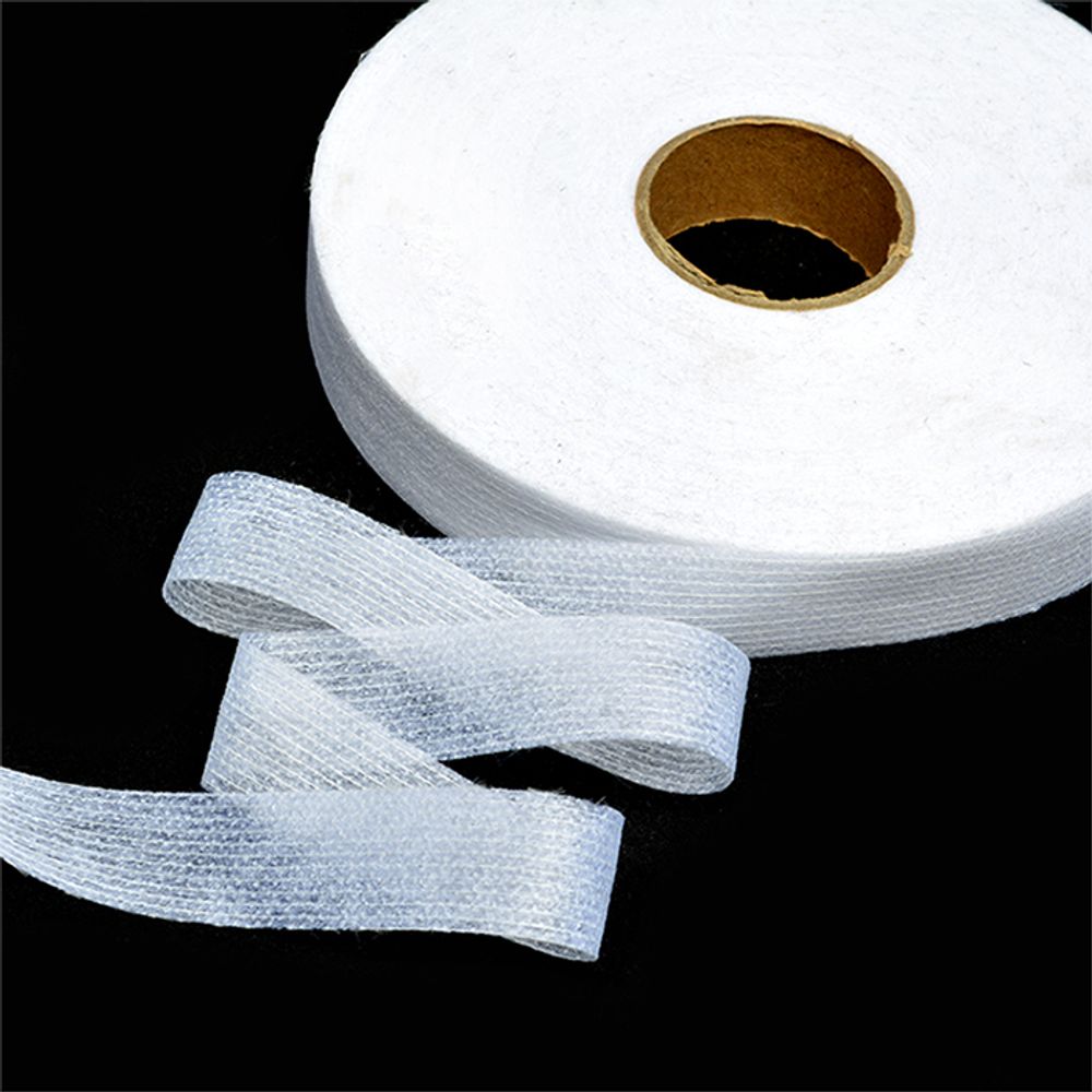 Лента клеевая нитепрошивная по долевой 20.0 мм / 25 метров, белый