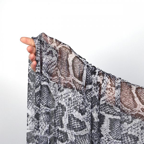 Сетка бельевая эластичная 100 г/м², шир.160 см / 50 метров, принт Питон.SZ025816 цв.белый+черный /SZ025816.19/