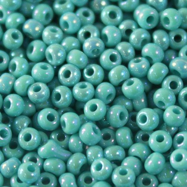 Бисер Preciosa 10/0 (2.3 мм), 1х50 г, непрозрачный с радужным покрытием, цв. 64130