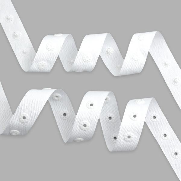 Кнопки пластиковые на тесьме (кн. ⌀8мм, тесьма 18мм, шаг 17 мм), 1/42 по 3, цв. белый, 10 м