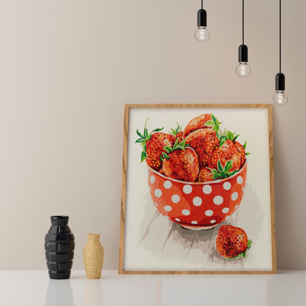 Алмазная (кристальная) мозаика Фрея, Клубника в чашке, 35х40 см