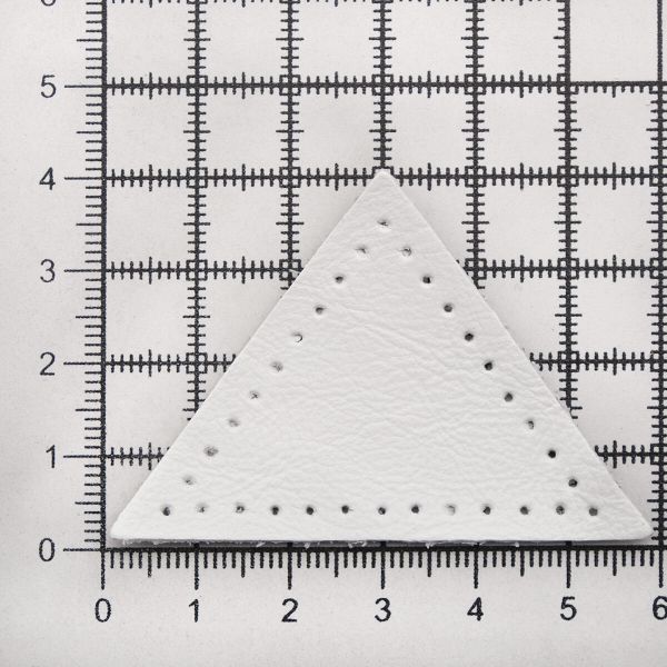 Заплатки пришивные из кожи, треугольник равнобедр., стор. 5см, с перфорацией, 2 шт, 100% кожа, 08 белый, 9901