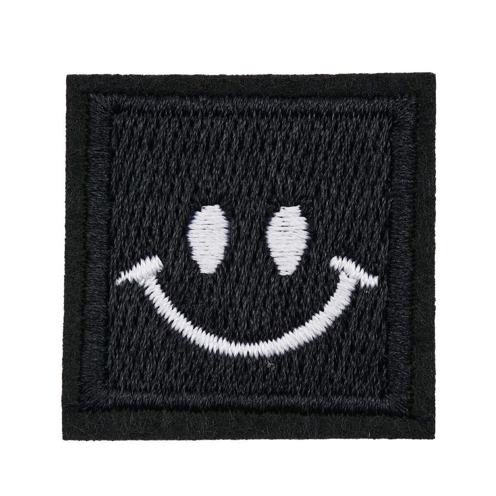 Термоаппликация Кубик с улыбкой 35х35мм (W.Black (бело-черный)), 2 шт, LA527