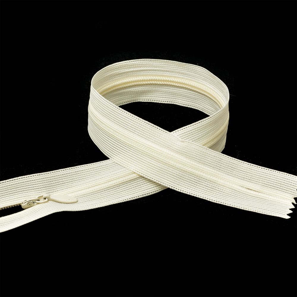 Молния потайная (скрытая) Т3 (3 мм) 1 зам., н/раз., 20 см, цв.F306 св.бежевый уп.50 шт Молния потайная (скрытая) Т3 (3 мм) 1 зам., н/раз., 20 см, цв.F306 св.бежевый уп.50 шт