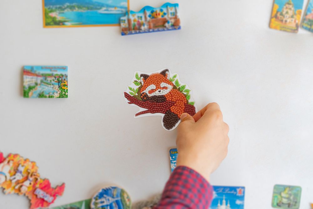 Алмазная (кристальная) мозаика Фрея ALVM-107, магнит Красная панда, 11.5х9.5 см