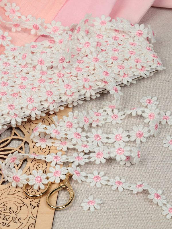 Кружево гипюр (плетёное) ромашка 15 мм / 13.71 метра, TBY.12243/1, цв.белый+розовый, Kruzhevo