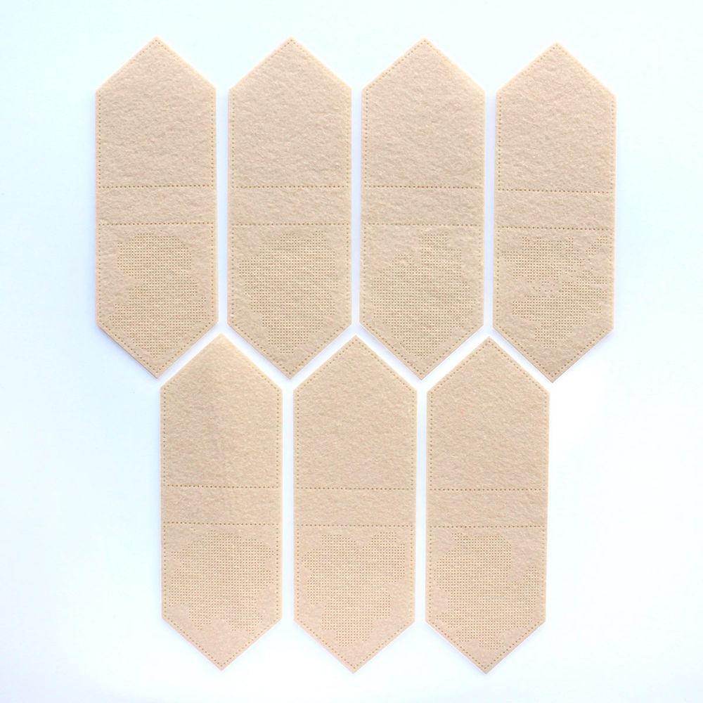 Набор для вышивания нитками МП Студия, на фетре Осенняя гирлянда бежевая (7 флажков) 10х7см