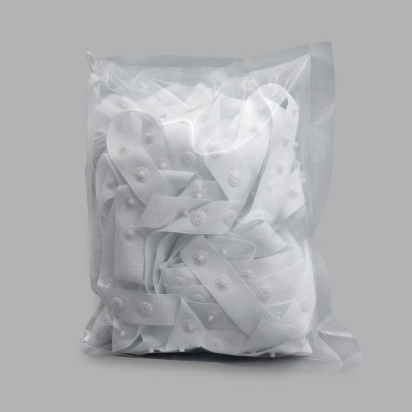 Кнопки пластиковые на тесьме (кн. ⌀8мм, тесьма 18мм, шаг 17 мм), 1/42 по 3, цв. белый, 10 м