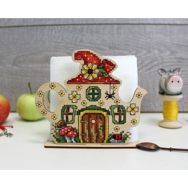 Набор для вышивания на деревянной основе Салфетница Сказочный дом 13х15см, О-045