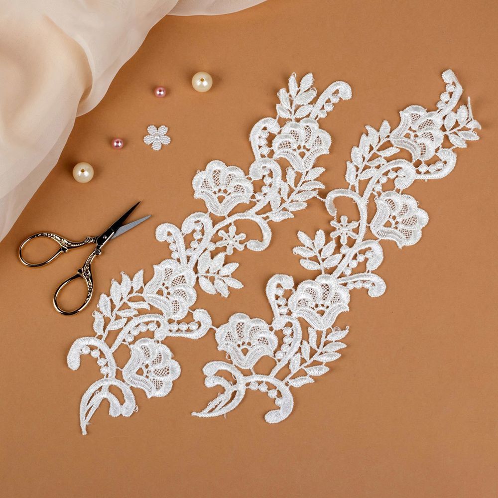 Пришивная кружевная аппликация 31х7.5 см, белый /TOS/