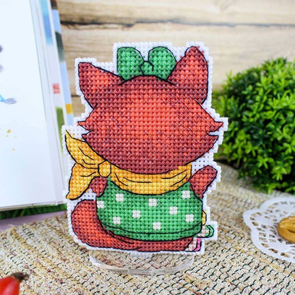 Набор для вышивания нитками МП Студия, на пластиковой канве Весёлая лисичка 9х7см