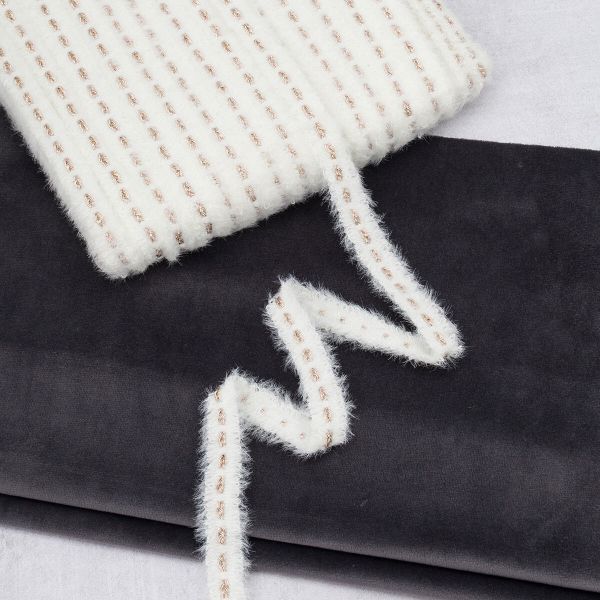 Тесьма отделочная твидовая 20 мм / 82.29 метра, пушистая с люрексом, белый, 3Al287