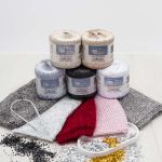 Пряжа Люблю вязать Пайетки / уп.2 мот. по 50 г, 260 м, 174 белый/AB серебро