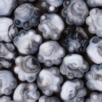 Бусины акрил 18.5х16.5х14 мм, 500 г, дымка, Кошачьи лапки, AD042 бело-черный, (7748712)7502 , Astra&Craft