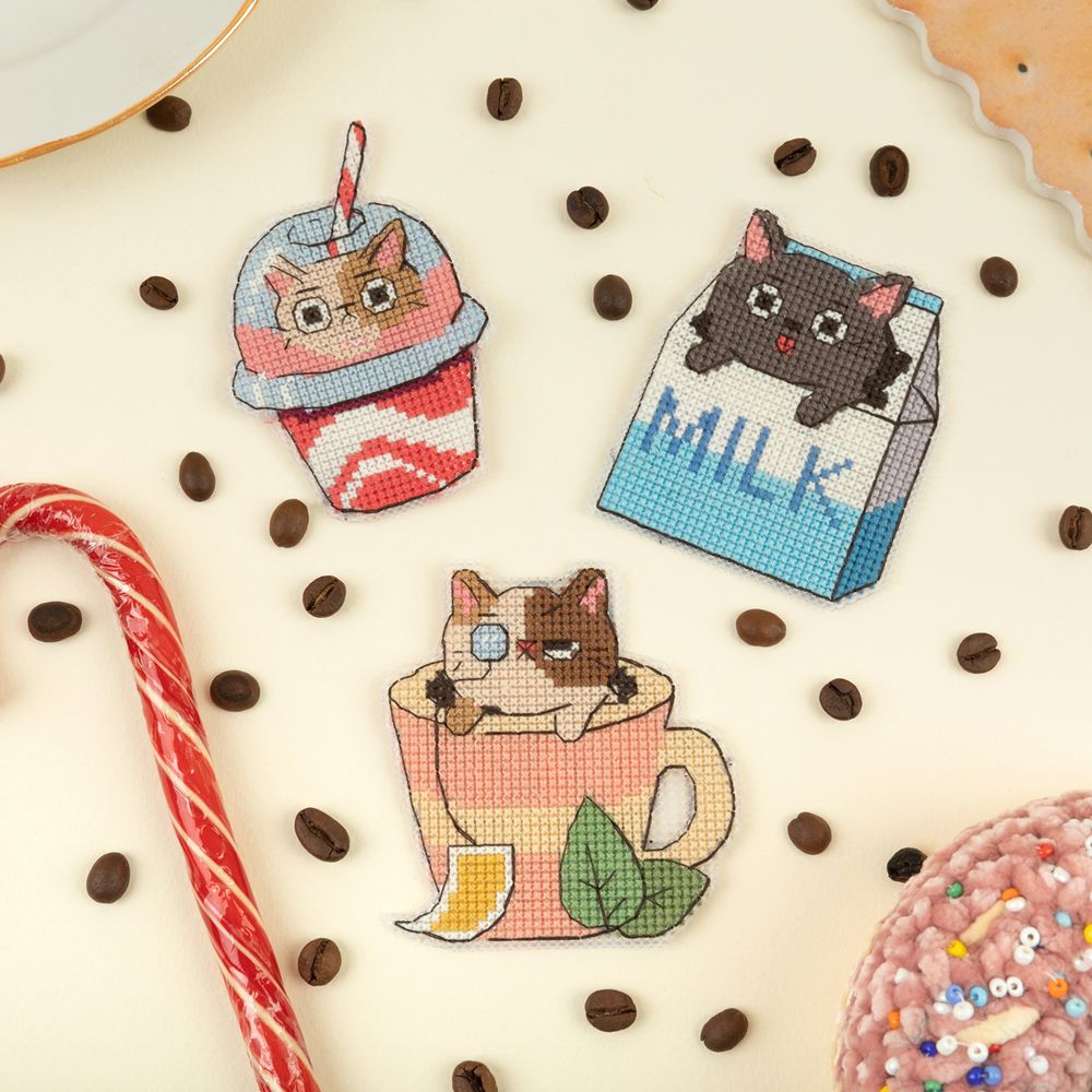 Набор для вышивания Klart 8-553, Магниты. Коты прохладительные, 7.5х7 см