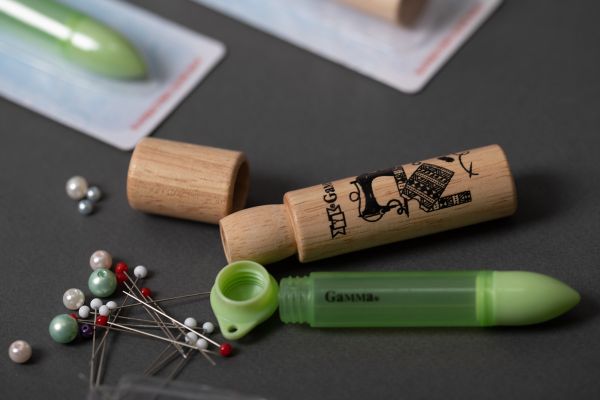 Туба-игольница Gamma 9 см, рисунок швейная машина