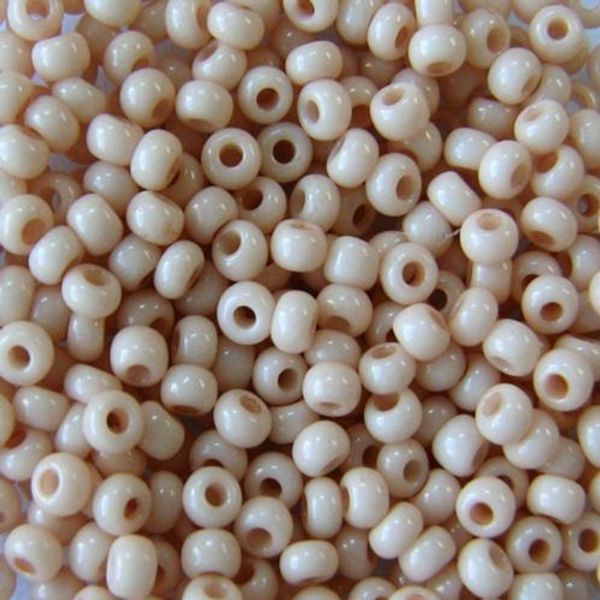 Бисер Preciosa мелованный 10/0 (03212) круг. отв, 50 гр