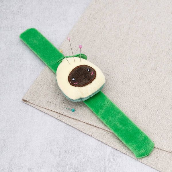 Браслет игольница авокадо 24 см