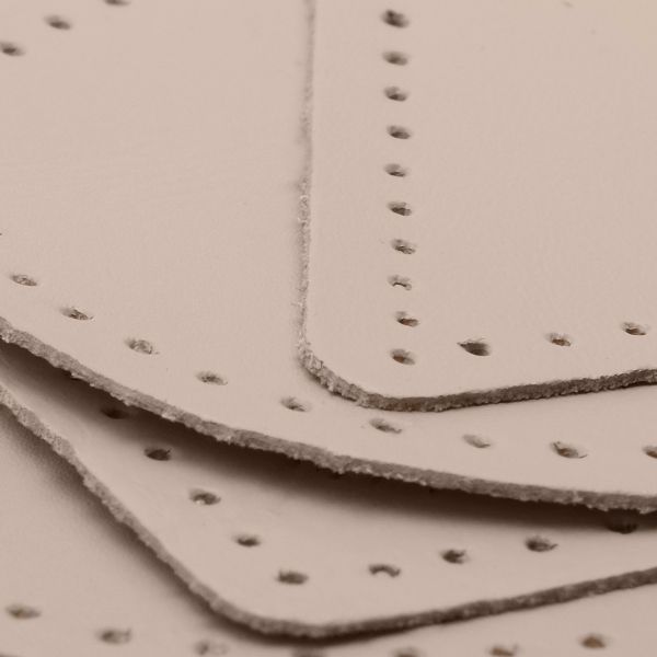 Набор заплаток пришивных из кожи, круг, квадрат, треугольник, овал 6см, с перфорацией, 4 шт (06 бежевый), 9723