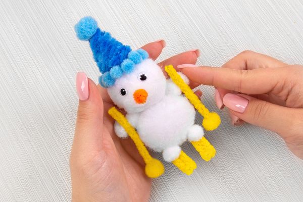 Помпоны декоративные 50 мм, 6 шт, 01 белый, Hobbius SKPH-50