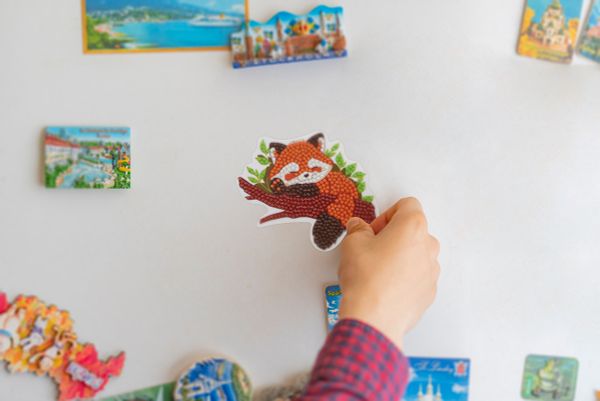 Алмазная (кристальная) мозаика Фрея ALVM-107, магнит Красная панда, 11.5х9.5 см