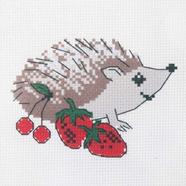 Набор для вышивания нитками Hobby&Pro Kids, Ежик с ягодами 19х19см