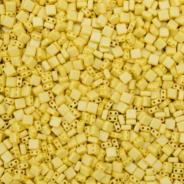 Бусины пластик 6х6х3 мм, 500 г, 2 отв., пл. квадрат, 8 бледно-желтый, Astra&Craft, 7739891/77393007429