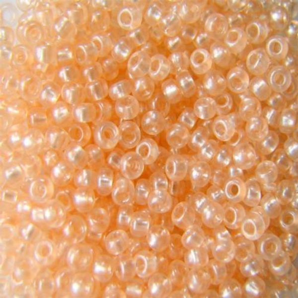 Бисер Preciosa прозрачный с перламутр. цвет.центром 10/0 (2.3 мм), круг.отв., 50 г, (08118)