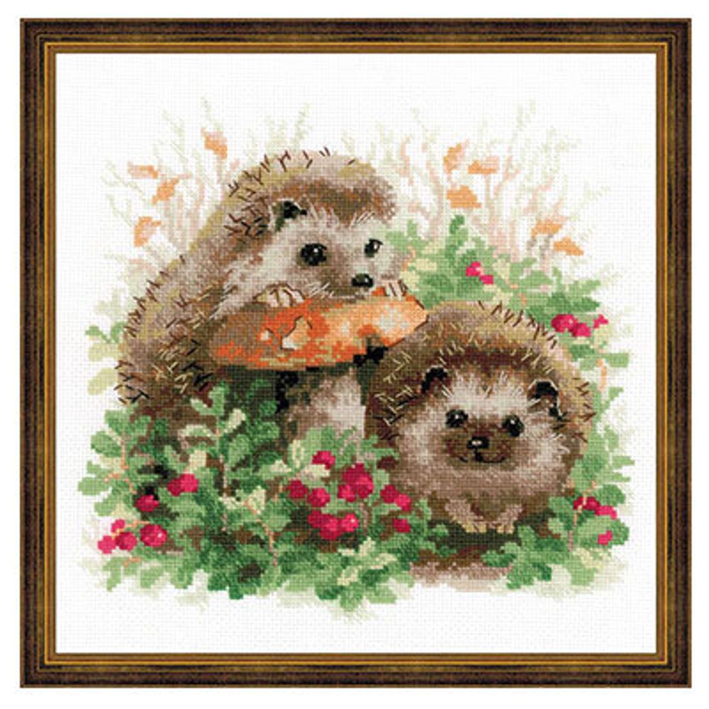 Набор для вышивания нитками Риолис, Ежики в бруснике, 25х25 см