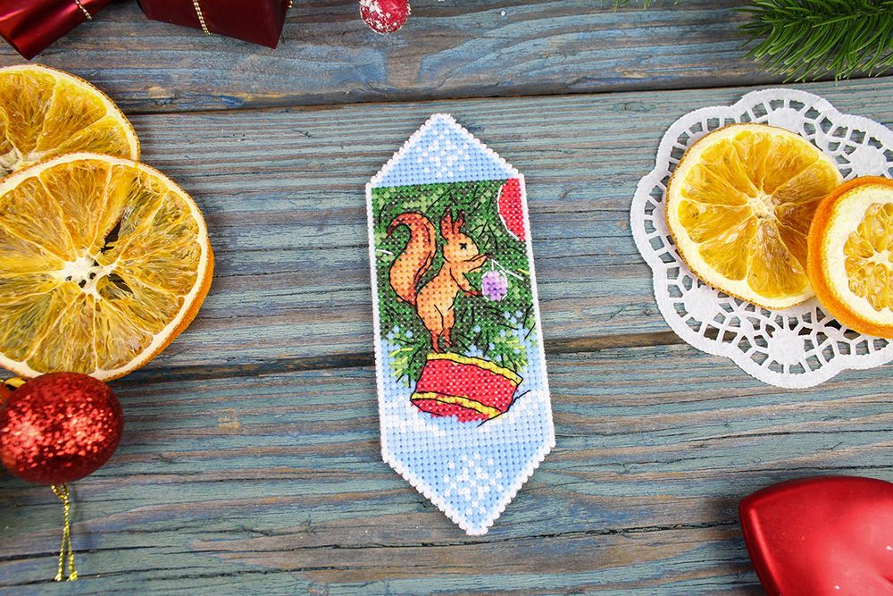 Набор для вышивания нитками МП Студия Р-1122, Конфета новогодняя Любви и добра, 13х5 см