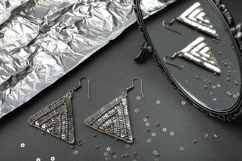 Набор для вышивания бисером Klart, Серьги треугольные. Серебряный орнамент, 4х3.5 см