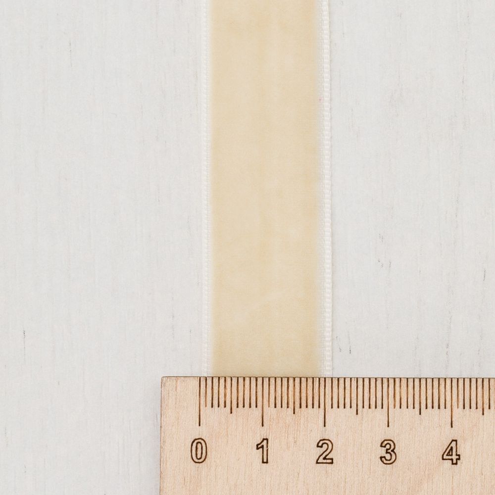 Лента бархатная (тесьма) 20.0 мм / 32.9±2 метров, 0081-1901, 28 сливочный