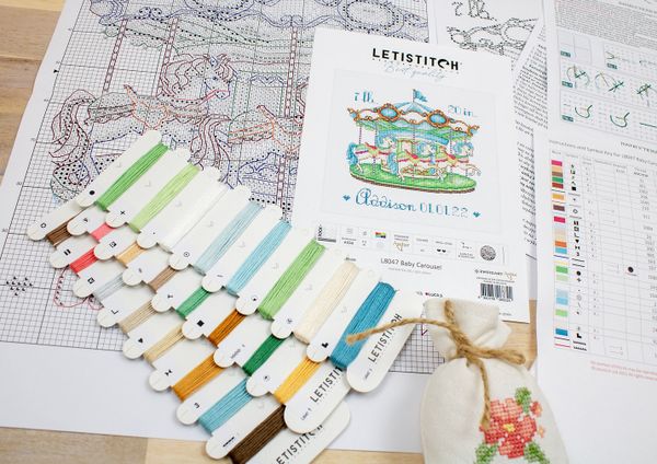 Набор для вышивания нитками LetiStitch, Детская карусель, 16.5х15.5 см