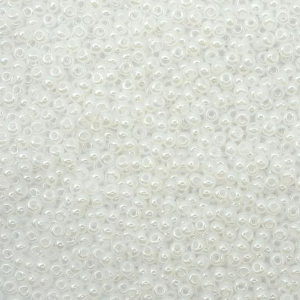 Бисер Preciosa 10/0 (2.3 мм), 1х50 г, непрозрачный с покрытием, цв. 57102