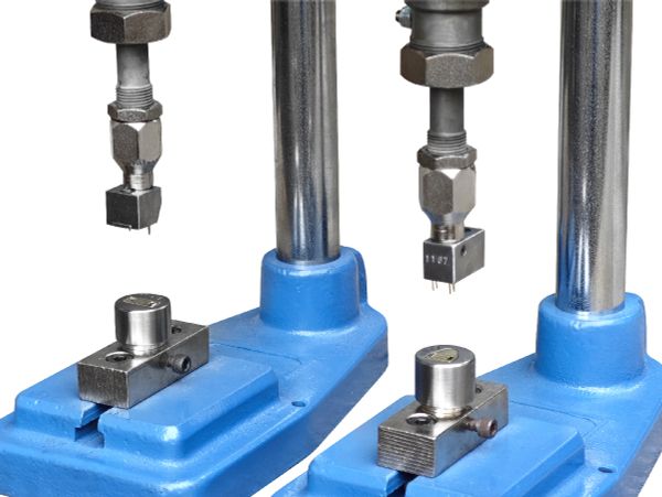 Комплект оборудования для установки брючных крючков BRF-200 (два пресса, насадки, ключи для установки брючных крючков), Брючникофф