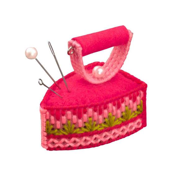 Набор для вышивания нитками Риолис, Бискорню Игольница Утюжок 5,5х3,5х5 см