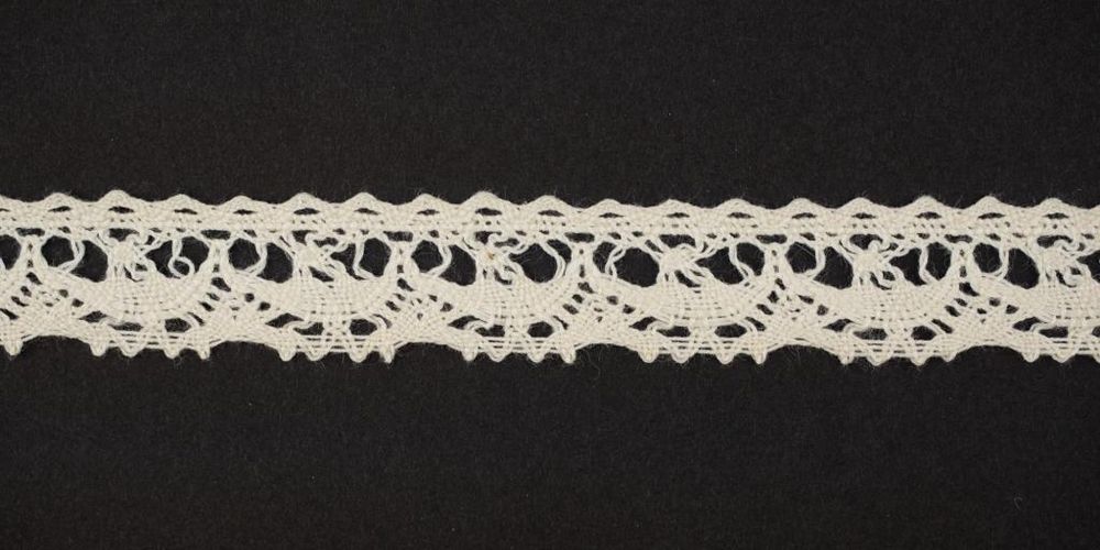 Кружево вязаное (тесьма) 16 мм цв.натуральный, Alfa, 25 метров, AF-093-000 Кружево вязаное (тесьма) 16 мм цв.натуральный, Alfa, 25 метров, AF-093-000