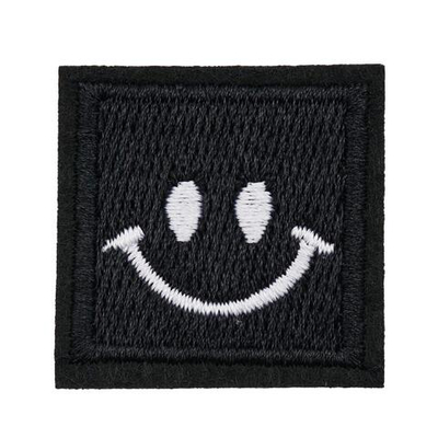 Термоаппликация Кубик с улыбкой 35х35мм (W.Black (бело-черный)), 2 шт, LA527