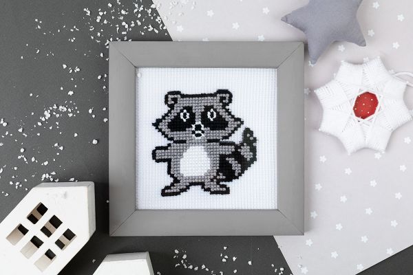 Набор для вышивания нитками Klart, Детские истории. Енотик, 12х12 см