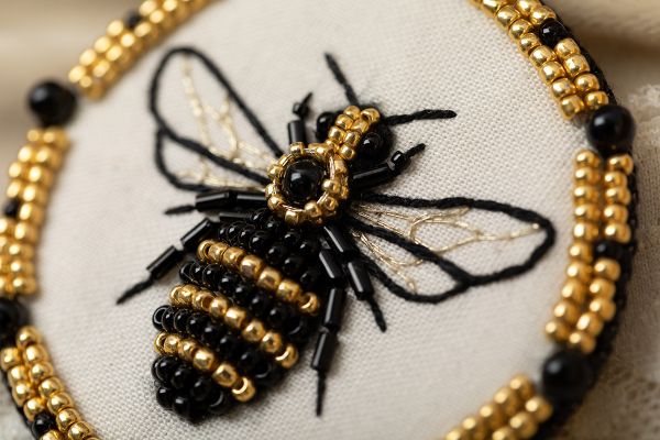 Набор для вышивания бисером Klart, Брошь. Пчела, 7х6 см